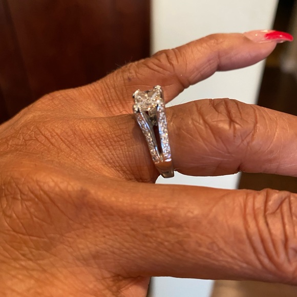 Beautiful Princess Cut Diamond Ring!💍💍- FIRM - Picture 6 of 12